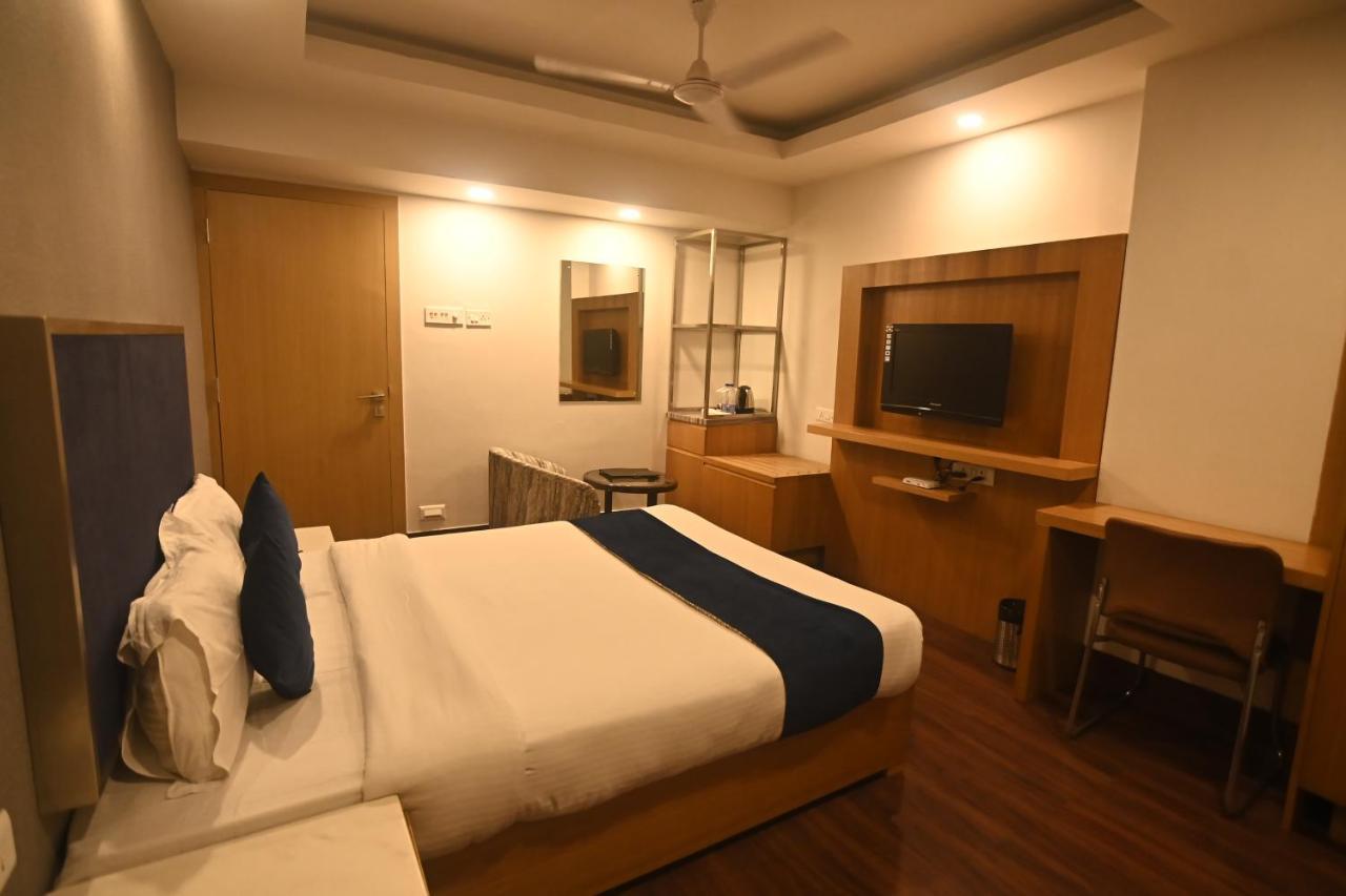 Hotel Prag Continental Gauháti Kültér fotó