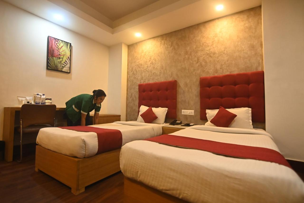 Hotel Prag Continental Gauháti Kültér fotó