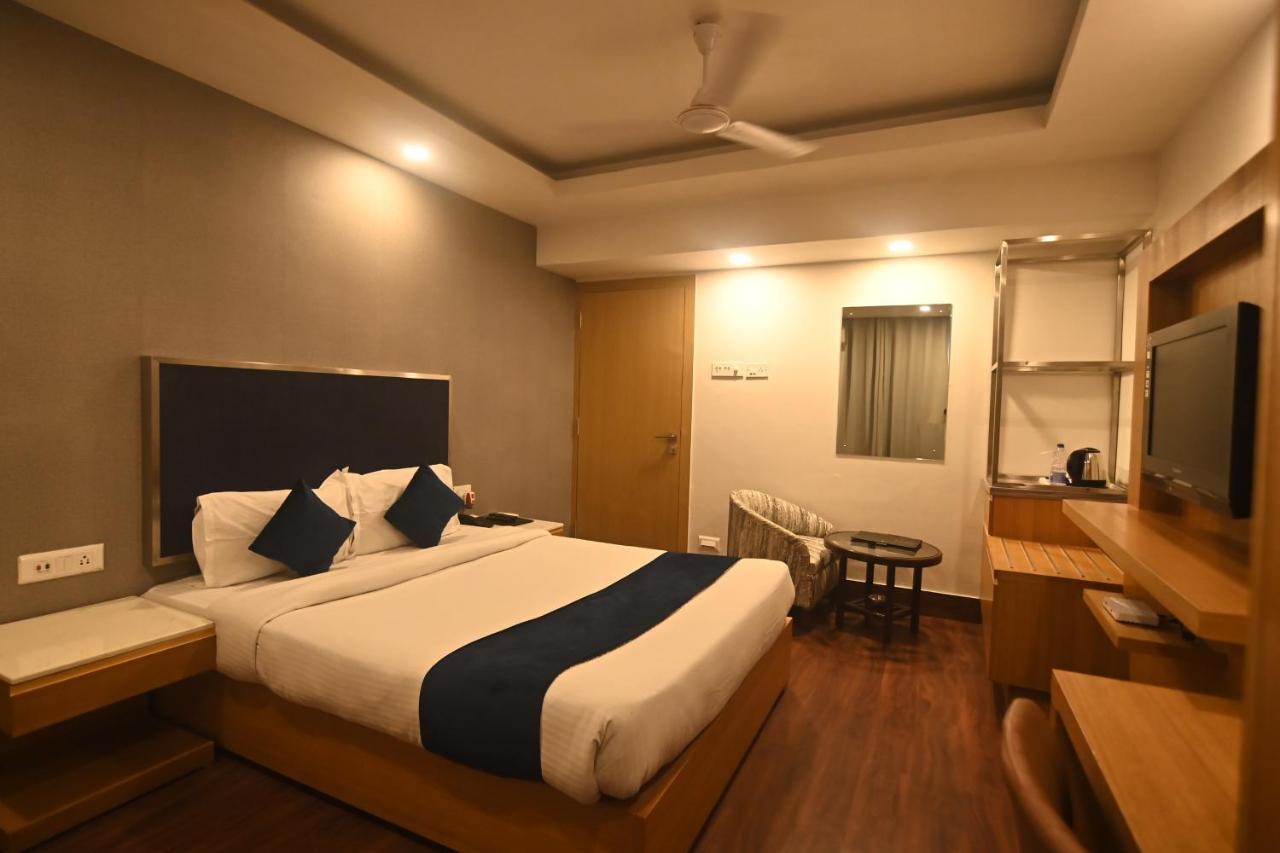 Hotel Prag Continental Gauháti Kültér fotó