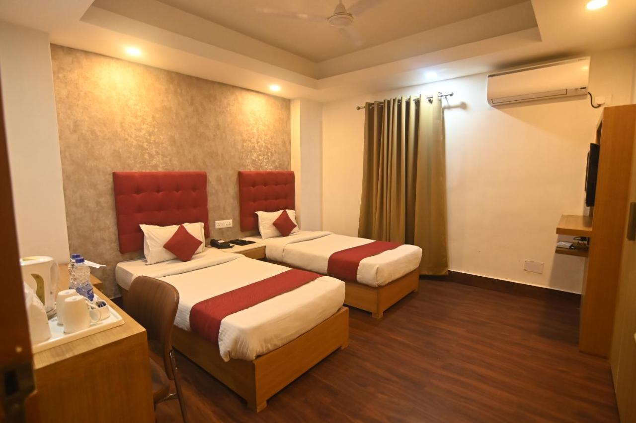 Hotel Prag Continental Gauháti Kültér fotó