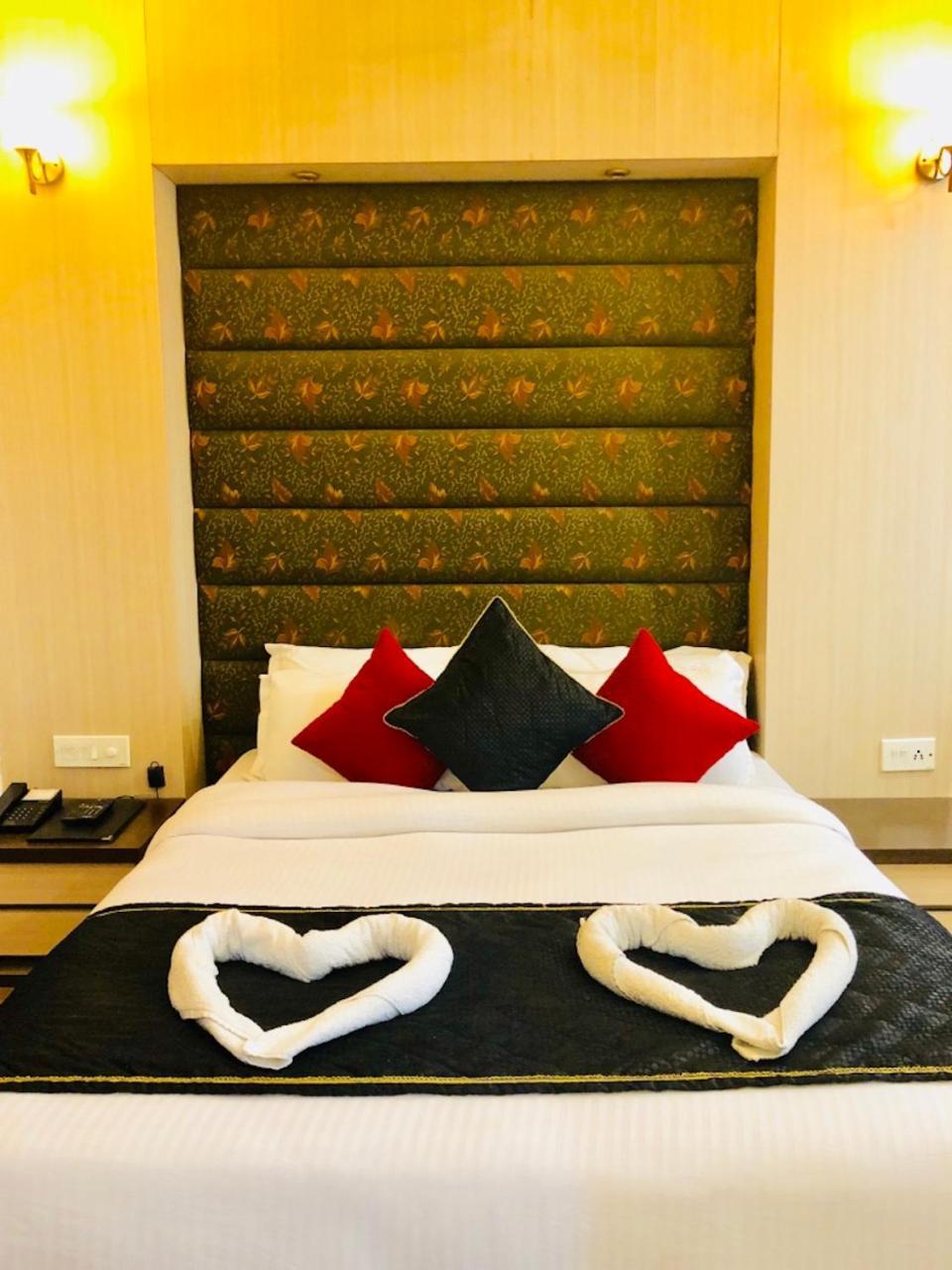 Hotel Prag Continental Gauháti Kültér fotó