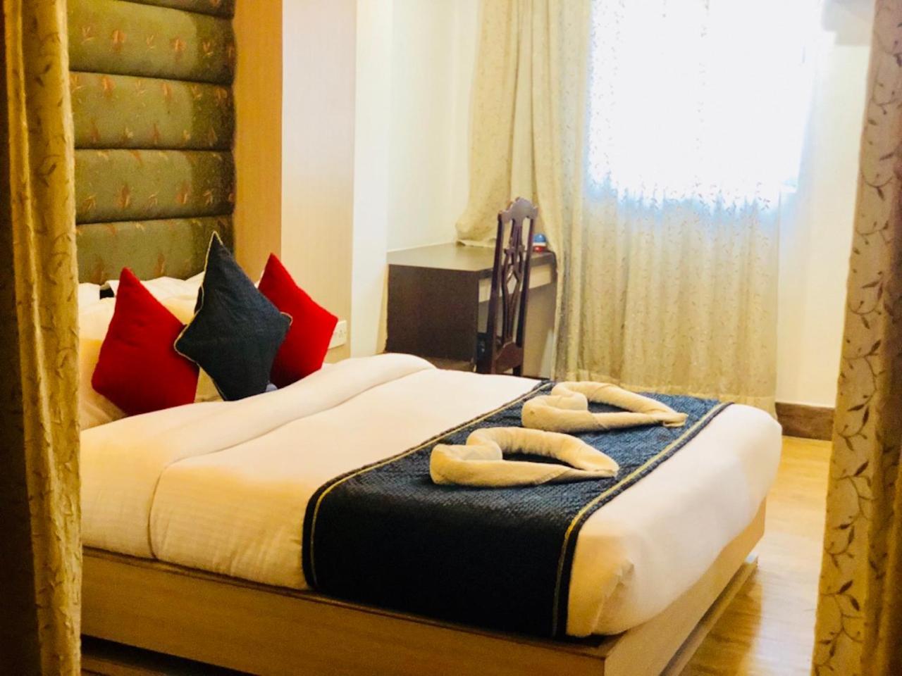 Hotel Prag Continental Gauháti Kültér fotó