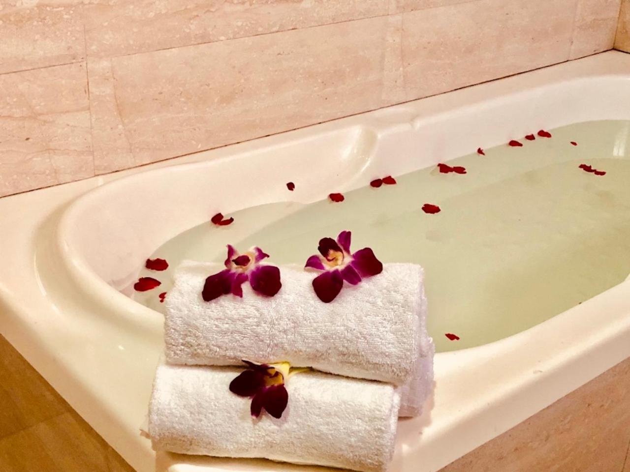 Hotel Prag Continental Gauháti Kültér fotó