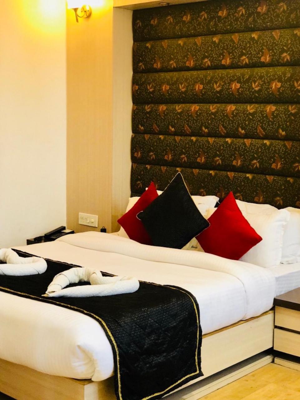 Hotel Prag Continental Gauháti Kültér fotó