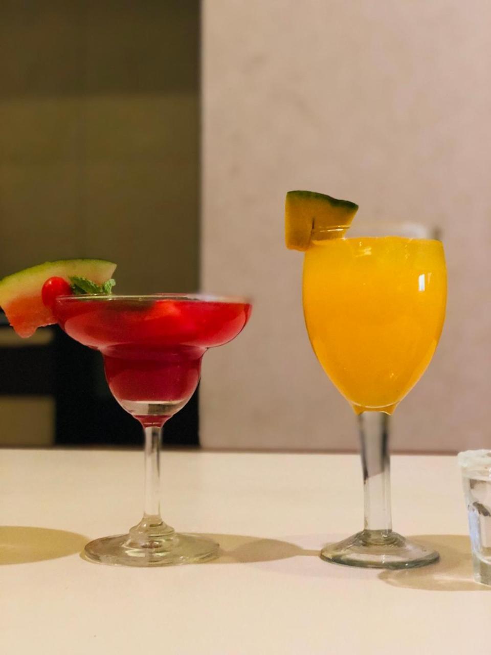 Hotel Prag Continental Gauháti Kültér fotó