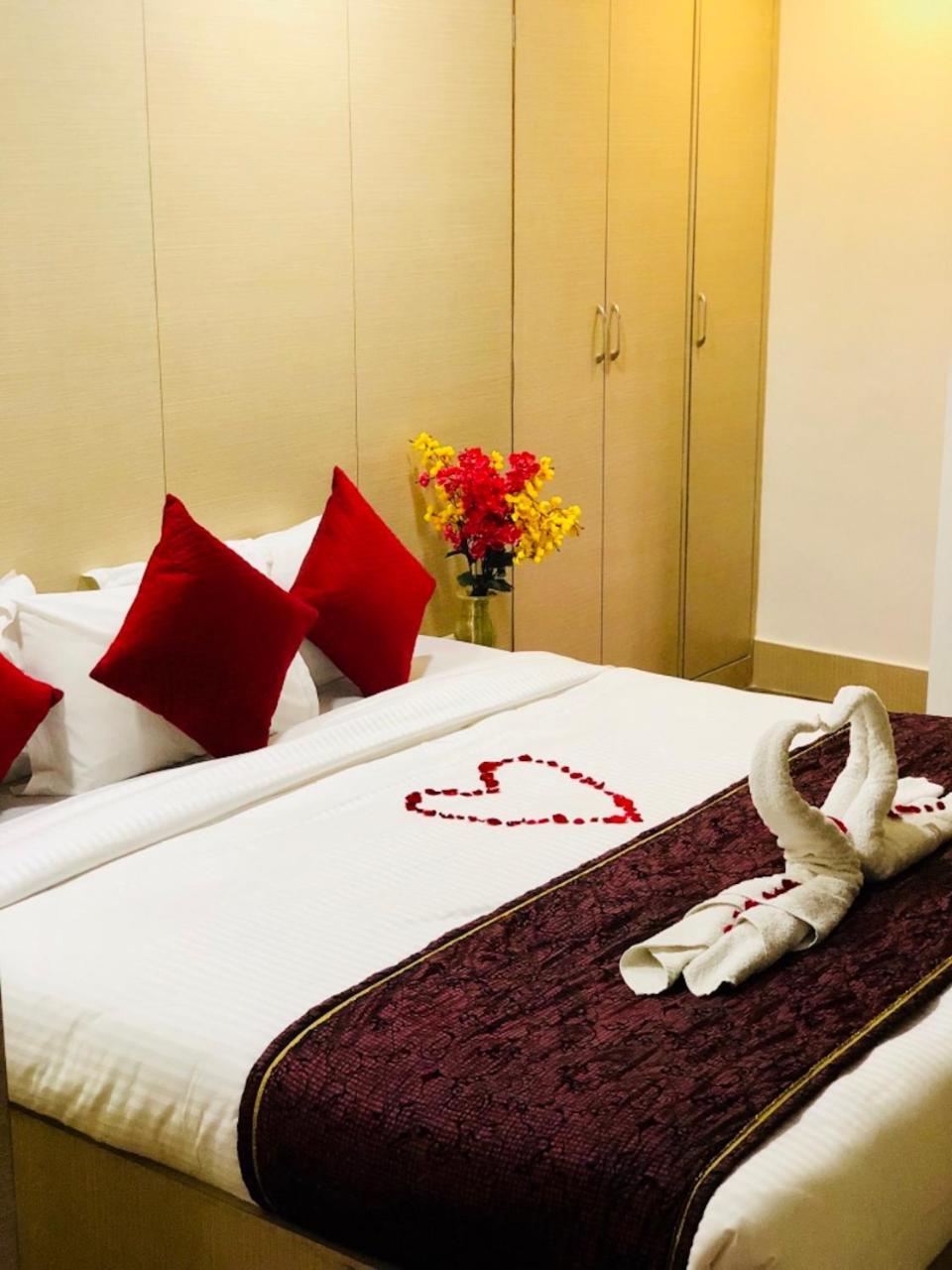 Hotel Prag Continental Gauháti Kültér fotó