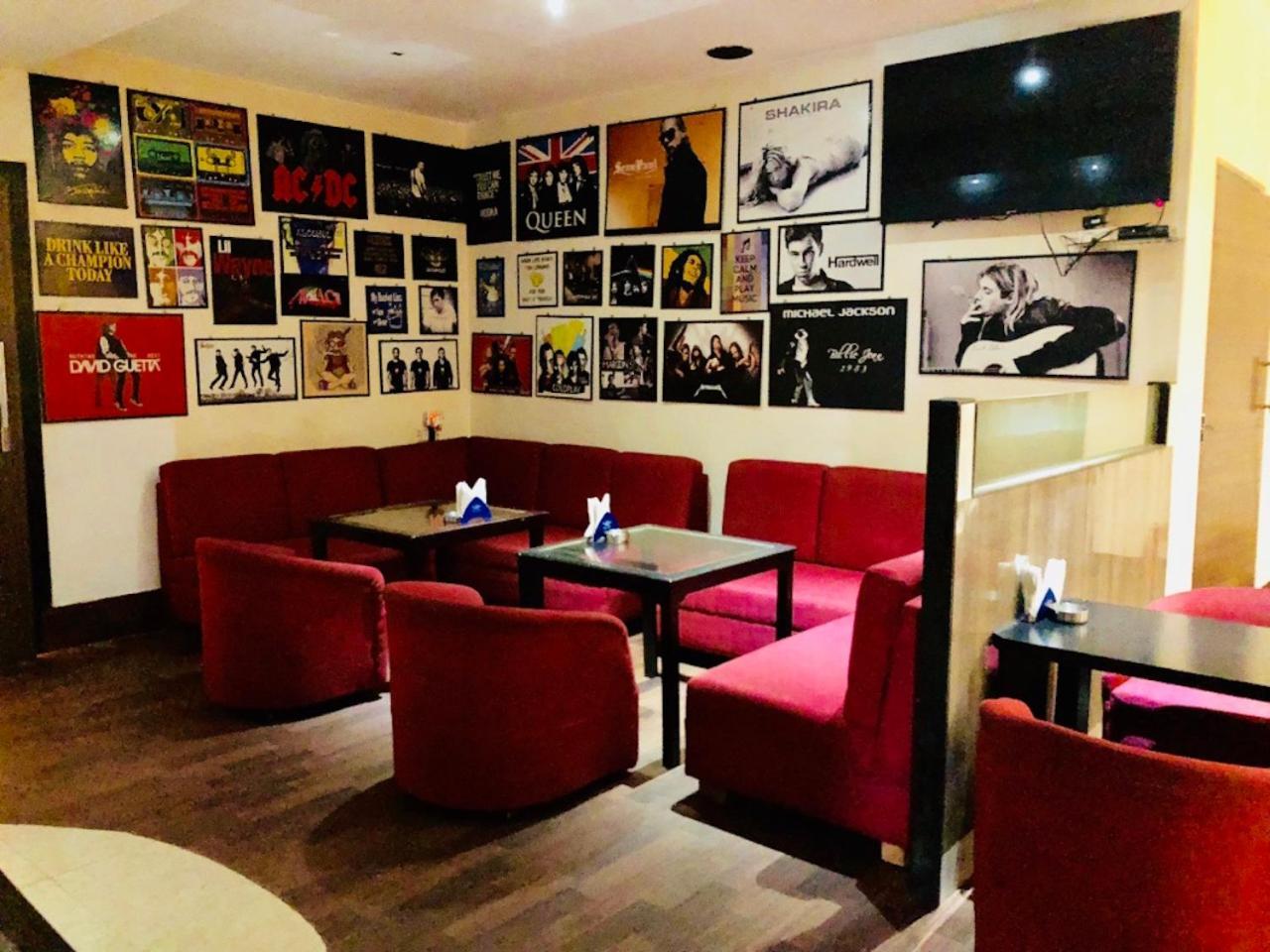 Hotel Prag Continental Gauháti Kültér fotó