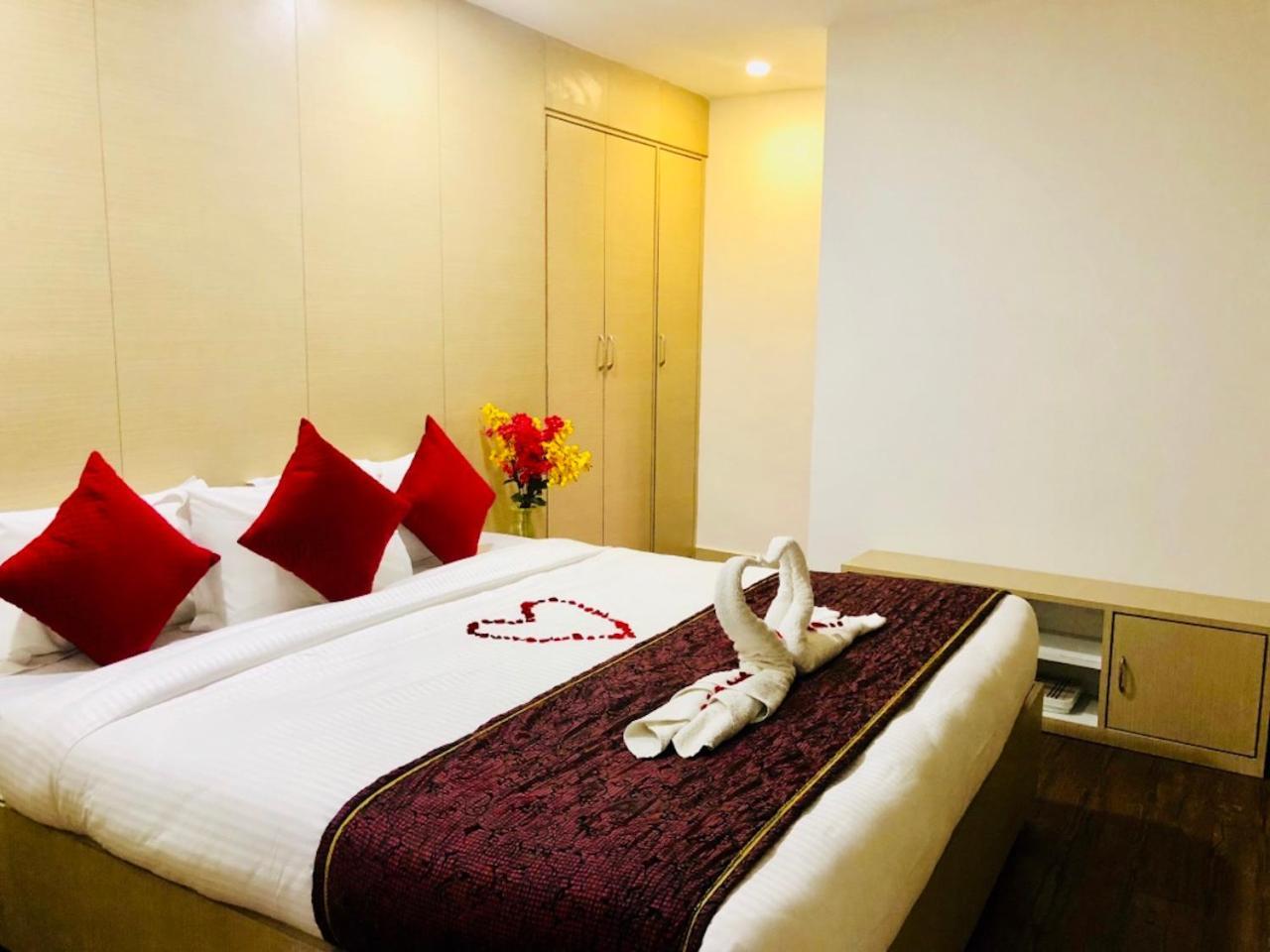 Hotel Prag Continental Gauháti Kültér fotó