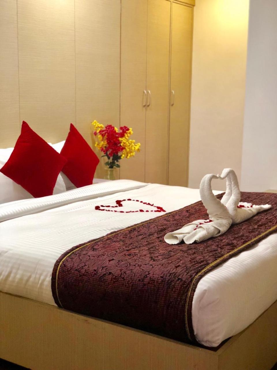 Hotel Prag Continental Gauháti Kültér fotó