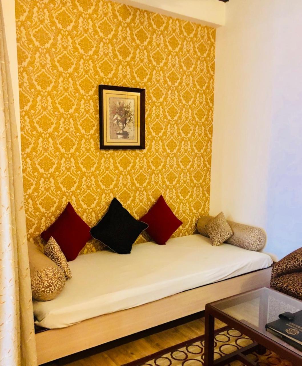 Hotel Prag Continental Gauháti Kültér fotó